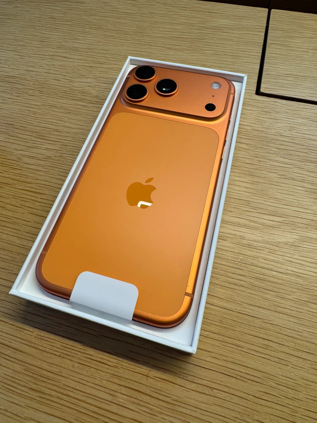 Apple iPhone 17 pro max Cosmic Orange